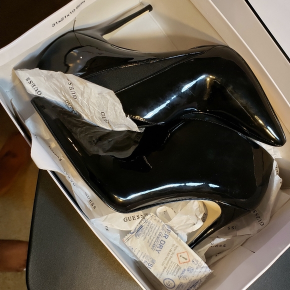 Black Pointed to patent Bootie - Picture 6 of 7